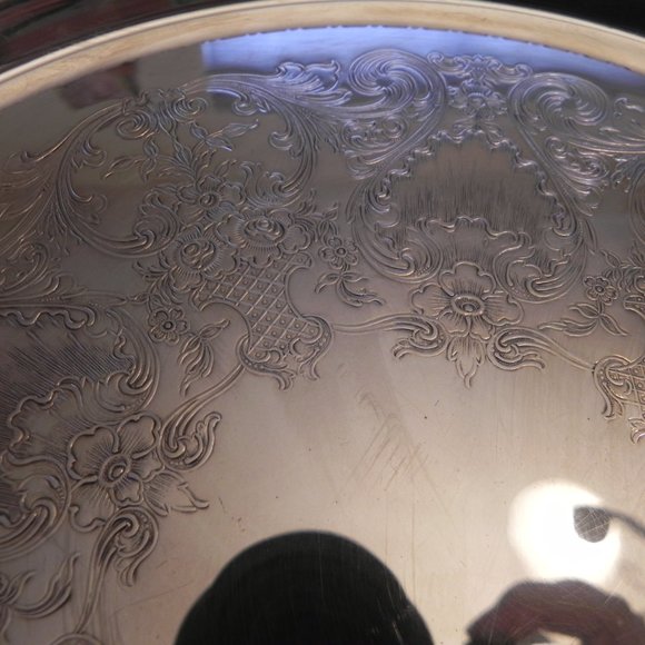 Vintage Wm. Rogers Silver Plate Serving Tray/Platter 12” inch Round. Excellent - Picture 3 of 4